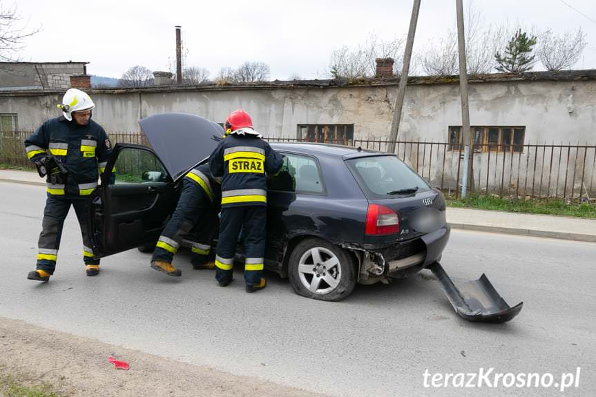 Cergowa. Zderzenie dwóch pojazdów na łuku drogi