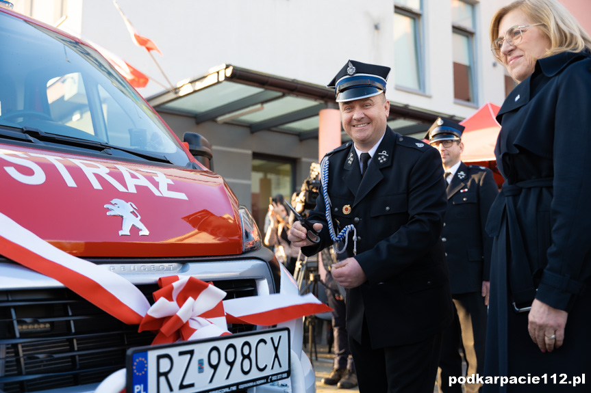 Przekazanie samochodu OSP Rzeszów-Przybyszówka