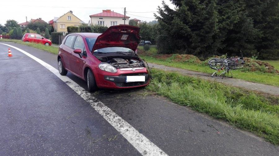 Kierujący Fiatem wjechał do rowu