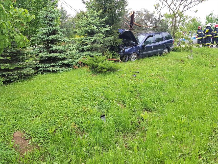 Kolizja drogowa w Korczynie. Kierujący samochodem trafił do szpitala