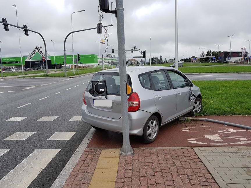 Kolizja dwóch samochodów na wysokości galerii VIVO w Krośnie