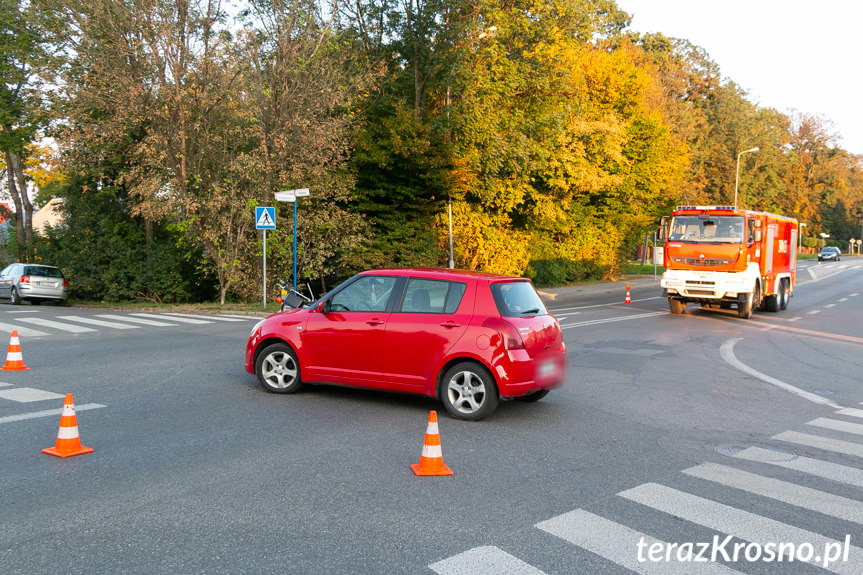 Kolizja motocykla z samochodem osobowym w Krośnie