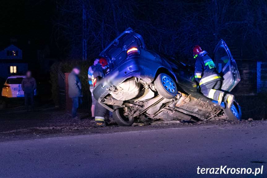 Kolizja w Dobieszynie. Kierowca porzucił pojazd