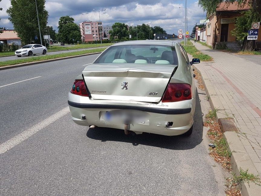 KROSNO. Ciężarowym Volvo najechał na tył Peugeota