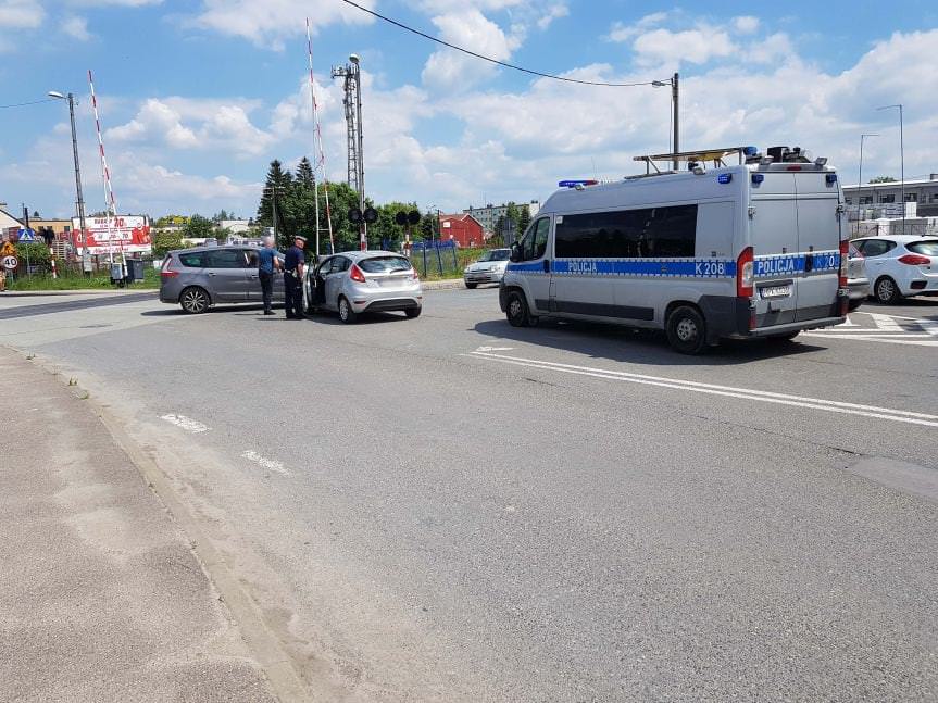 KROSNO. Czołowe zderzenie dwóch samochodów osobowych