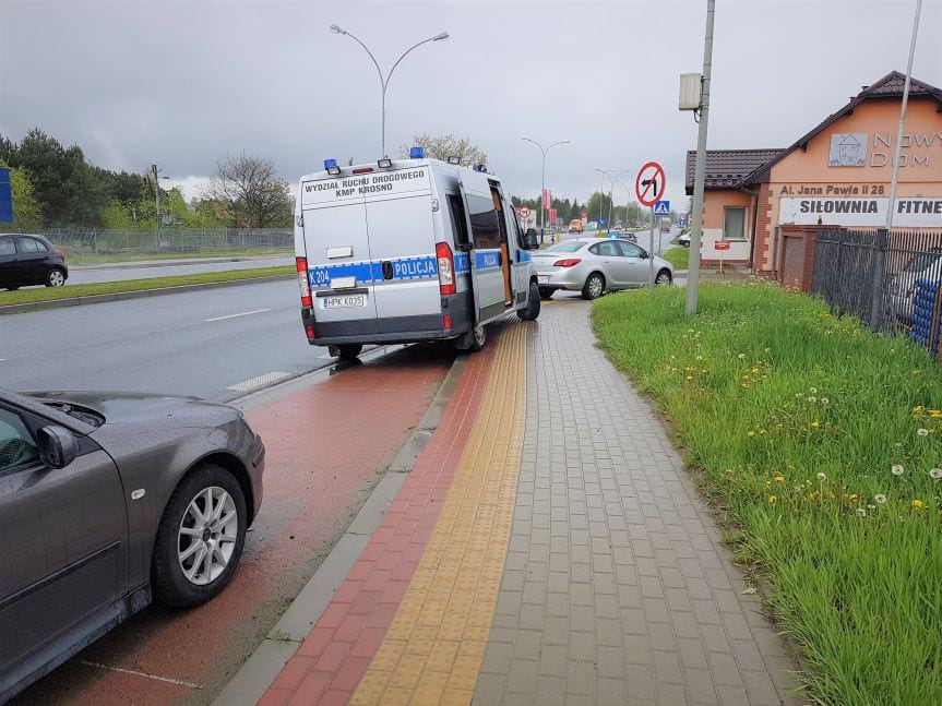 Krosno. Kierujący samochodem ciężarowym nie zauważył osobówki