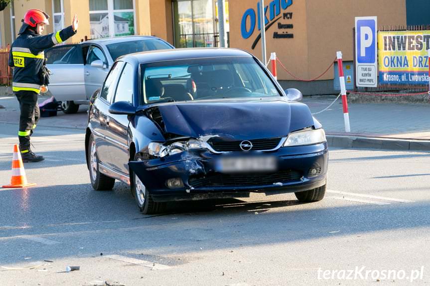 Krosno. Kolizja na Lwowskiej z udziałem 4 samochodów