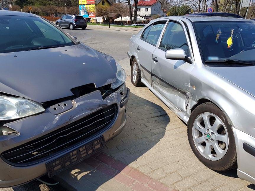 Krosno. Kolizja na rondzie Solidarności