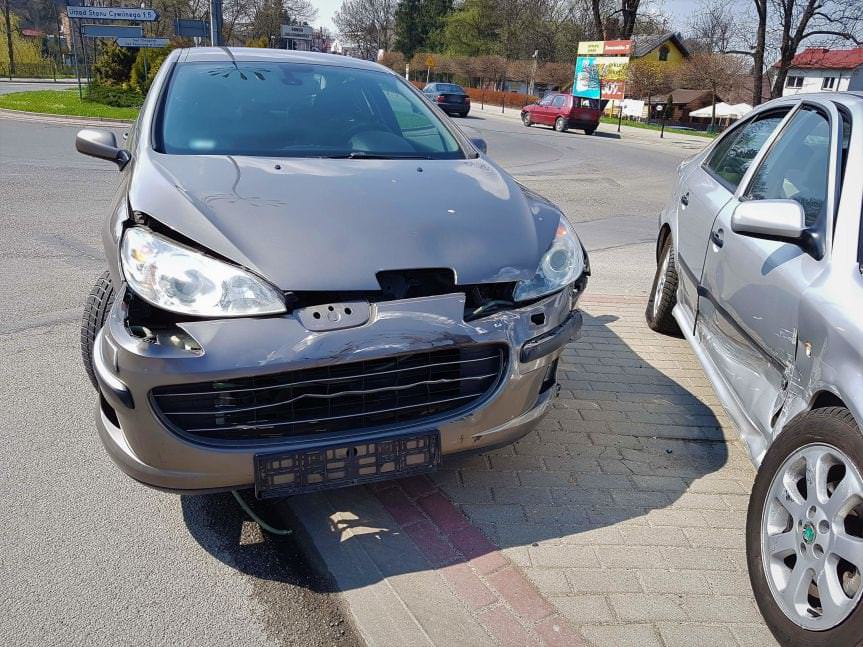 Krosno. Kolizja na rondzie Solidarności