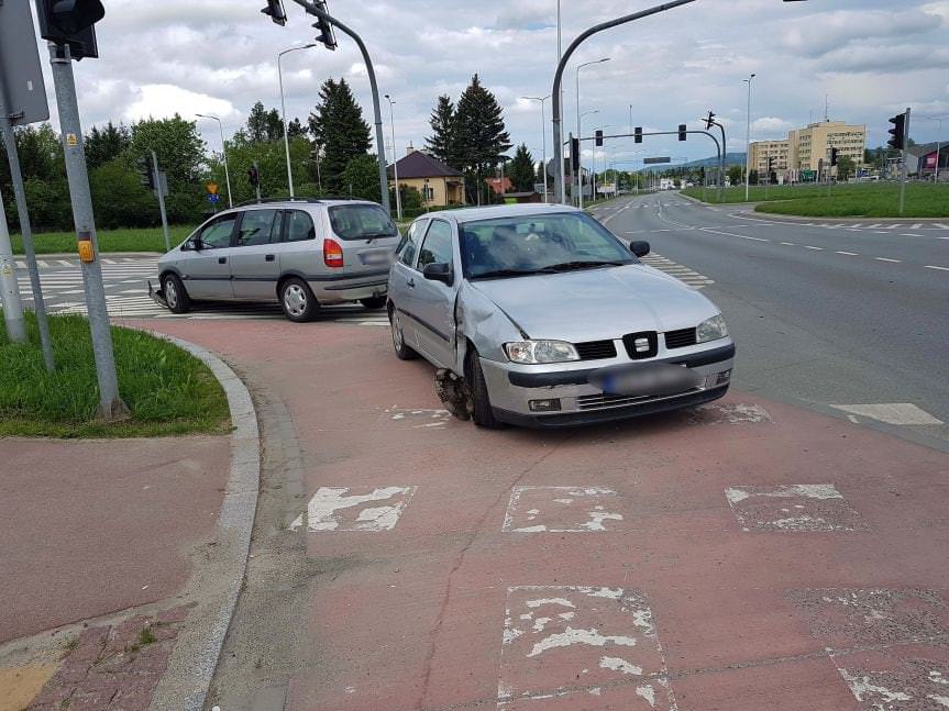 Krosno. Kolizja na skrzyżowaniu przy KFC