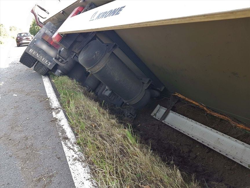 KROSNO. Samochodem ciężarowym wjechał do przydrożnego rowu