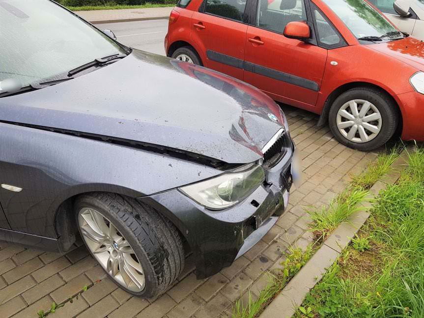 Krosno. Wyjeżdżając z parkingu spowodował kolizję drogową