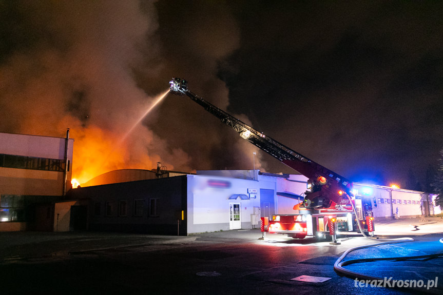 Ogromny pożar hali w Krośnie