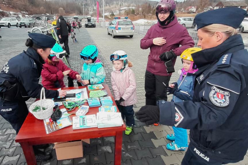 policjanci na stoku