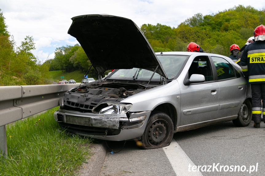 Równe. Samochód osobowy uderzył w bariery energochłonne