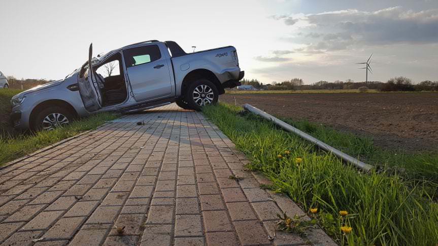 Rymanów. Kierujący fordem wjechał do przydrożnego rowu