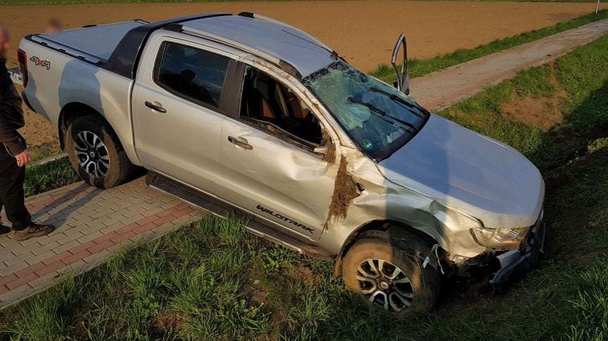 Rymanów. Kierujący fordem wjechał do przydrożnego rowu