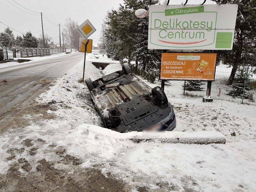 Trudne warunki na drogach. Kolizja drogowa w Odrzykoniu i Potoku