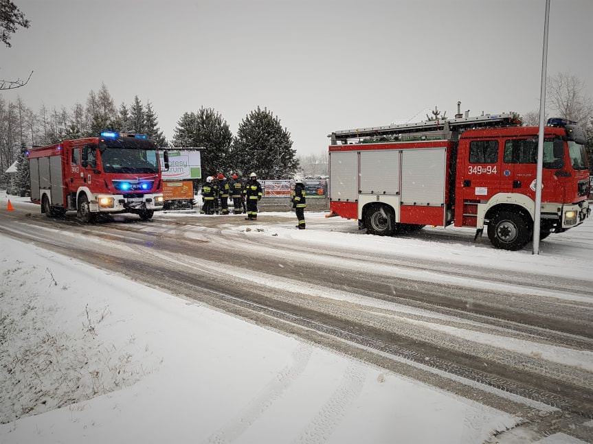 Trudne warunki na drogach. Kolizja drogowa w Odrzykoniu i Potoku