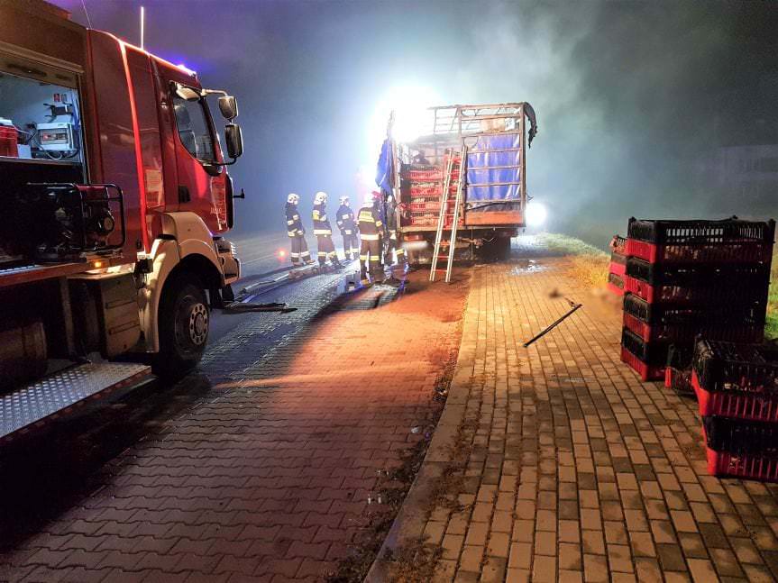 Trzcinica. Pożar ciężarówki z drobiem