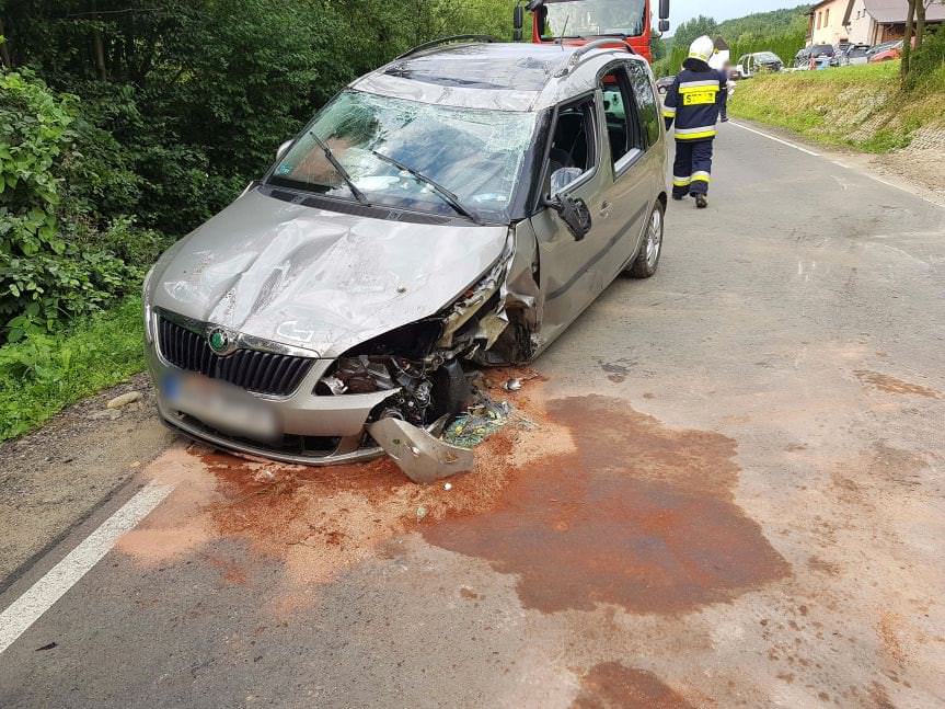 Wietrzno. Dachowanie samochodu osobowego