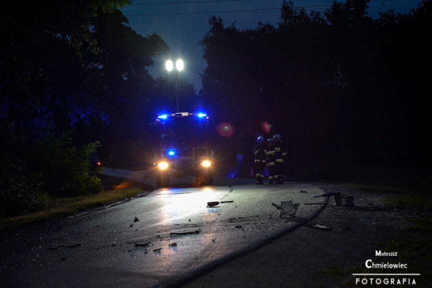 Wypadek dwóch samochodów, trzy osoby ranne