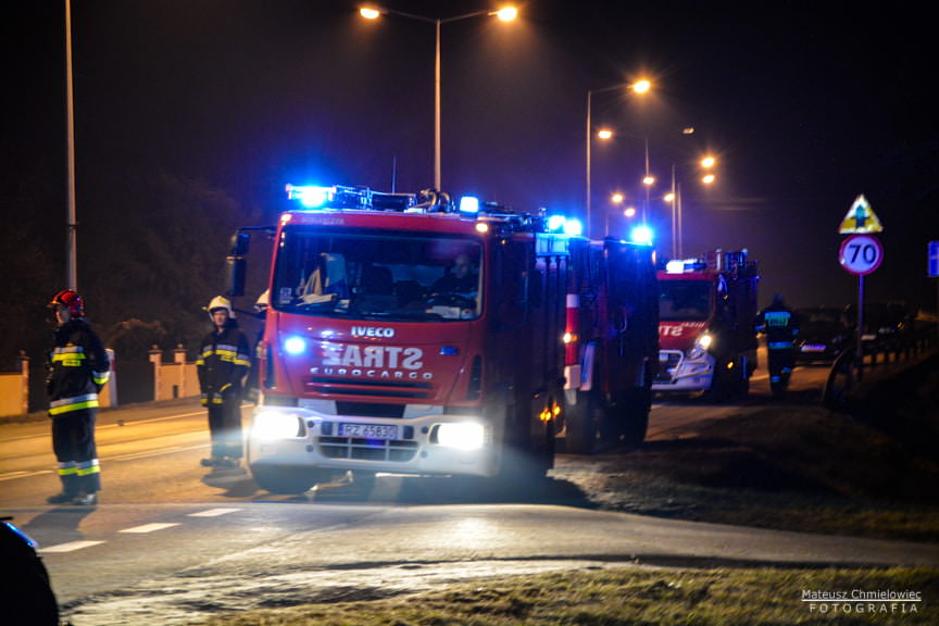 Wypadek na dk9, czołowe zderzenie tira i bmw