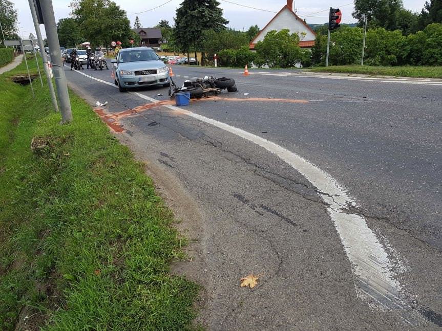 Wypadek w Iwoniczu. Motocykl zderzył się z samochodem osobowym