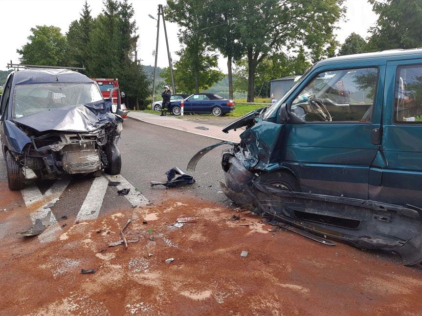 Wypadek w Jabłonicy Polskiej. Zderzenie volkswagena i peugeota