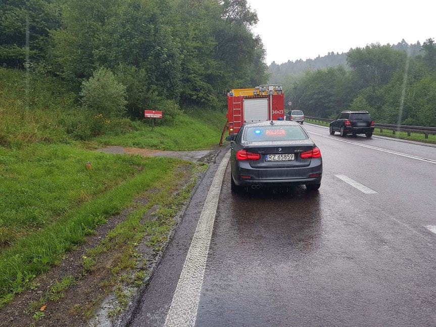 Wypadek w Komborni. Motocyklista zderzył się z samochodem osobowym