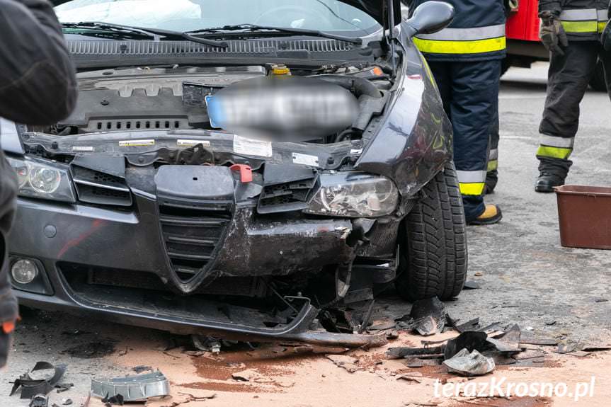 Wypadek w Łękach Strzyżowskich. Zderzenie Alfa Romeo z BMW