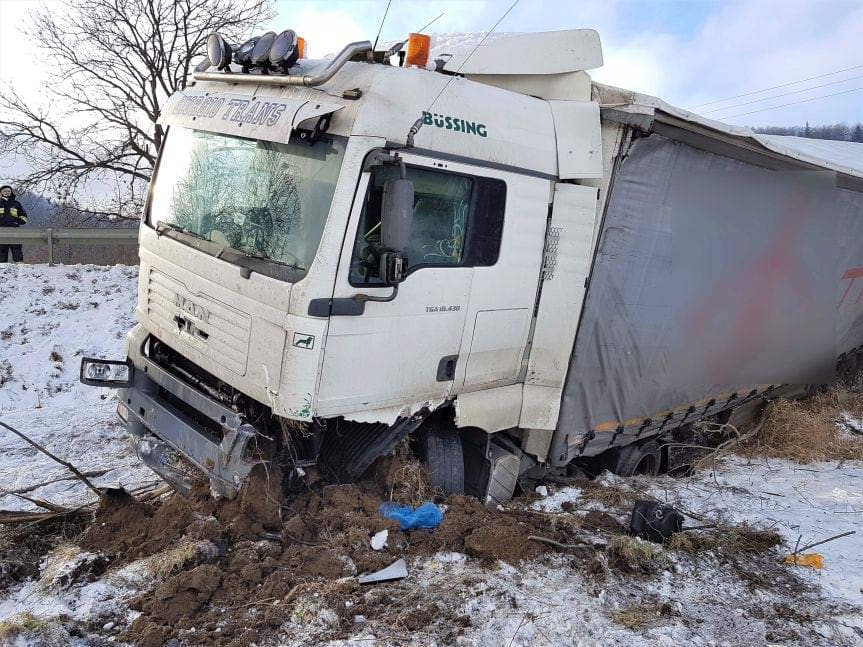 Wypadek w Łysej Górze. Zderzenie trzech pojazdów