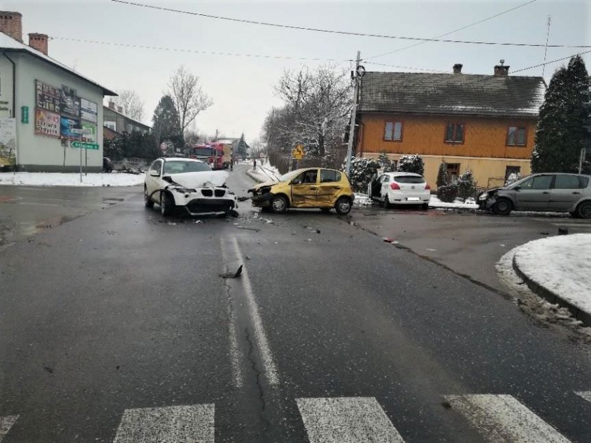 Wypadek w Markowej. Zderzenie czterech pojazdów