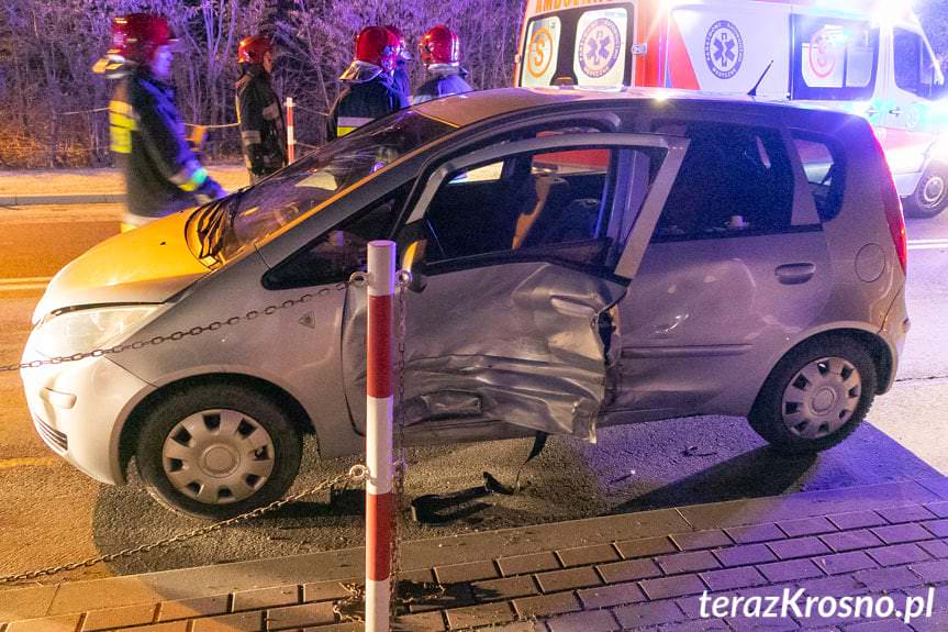 Wypadek w Pustynach. Zderzyły się dwa samochody osobowe