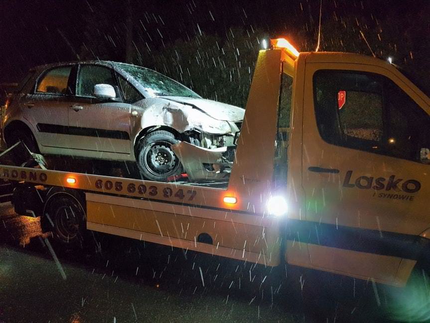 Wypadek w Pustynach. Zderzyły się dwa samochody osobowe