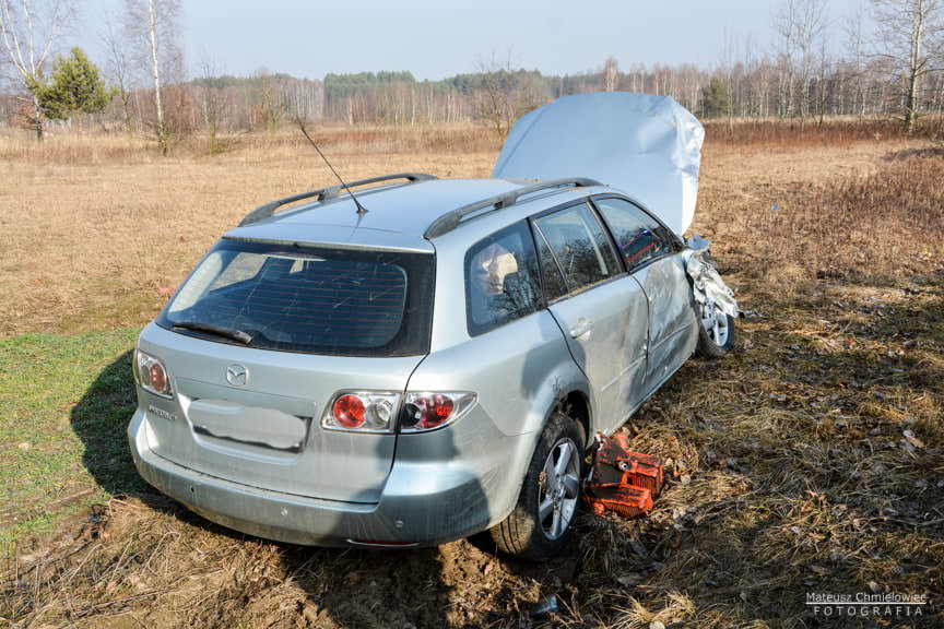 Zderzenie ciągnika rolniczego z mazdą w Stale-Siedlisko