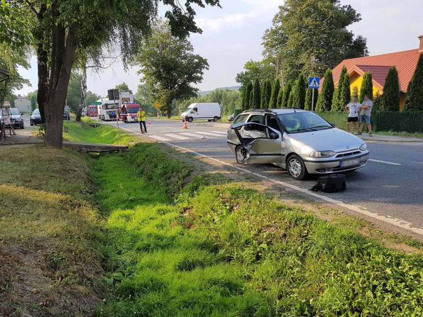 Zderzenie Fiata i Audi w Łężynach