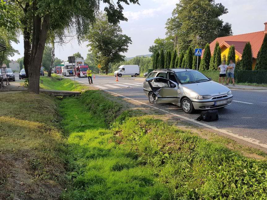 Zderzenie Fiata i Audi w Łężynach