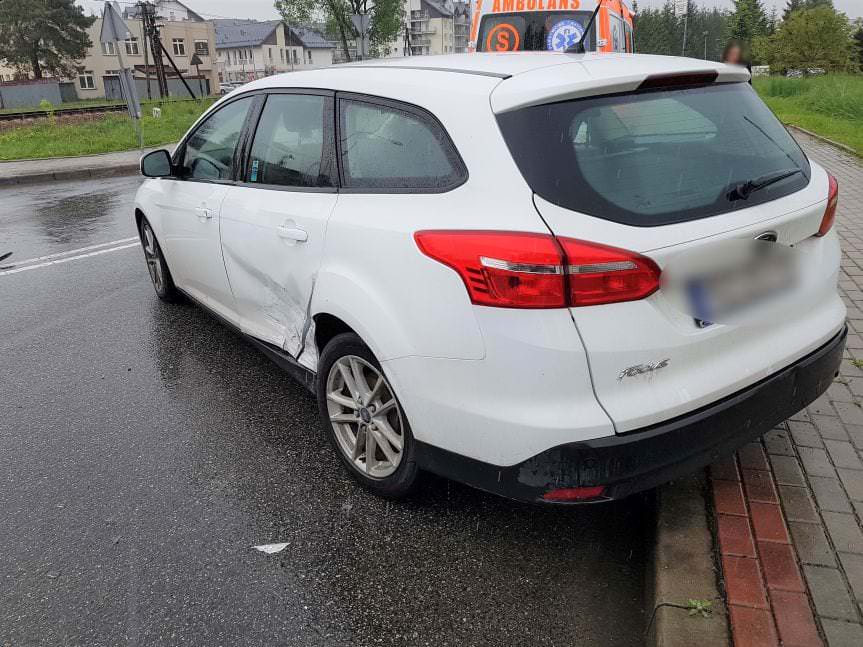 Zderzenie Forda i Opla na ulicy Bieszczadzkiej w Krośnie