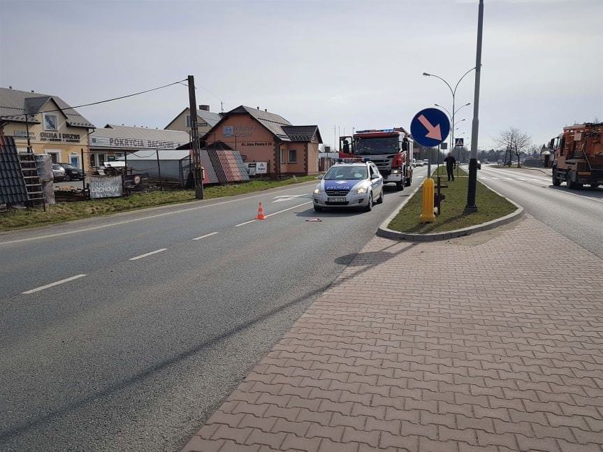 Zderzenie mazdy z volvo na drodze krajowej nr 28 w Krośnie