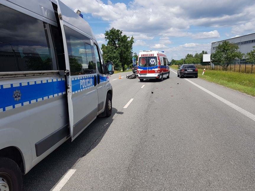 Zderzenie motocykla z samochodem osobowym w Krośnie