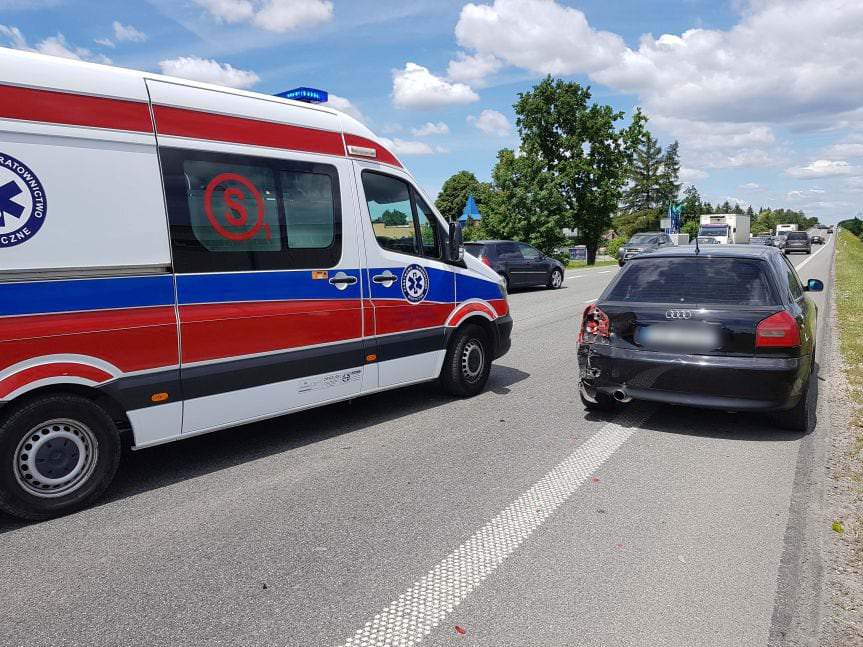 Zderzenie motocykla z samochodem osobowym w Krośnie