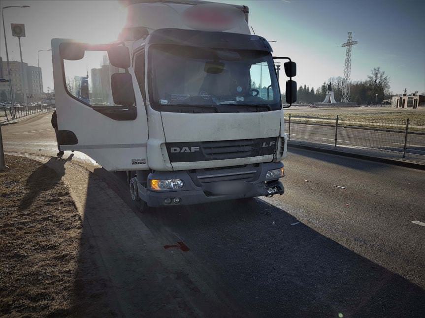 Zderzenie samochodu ciężarowego z dostawczym w Krośnie