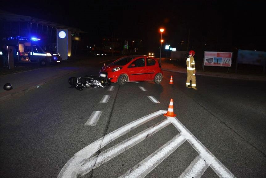 Zderzenie skutera i samochodu osobowego w Krośnie