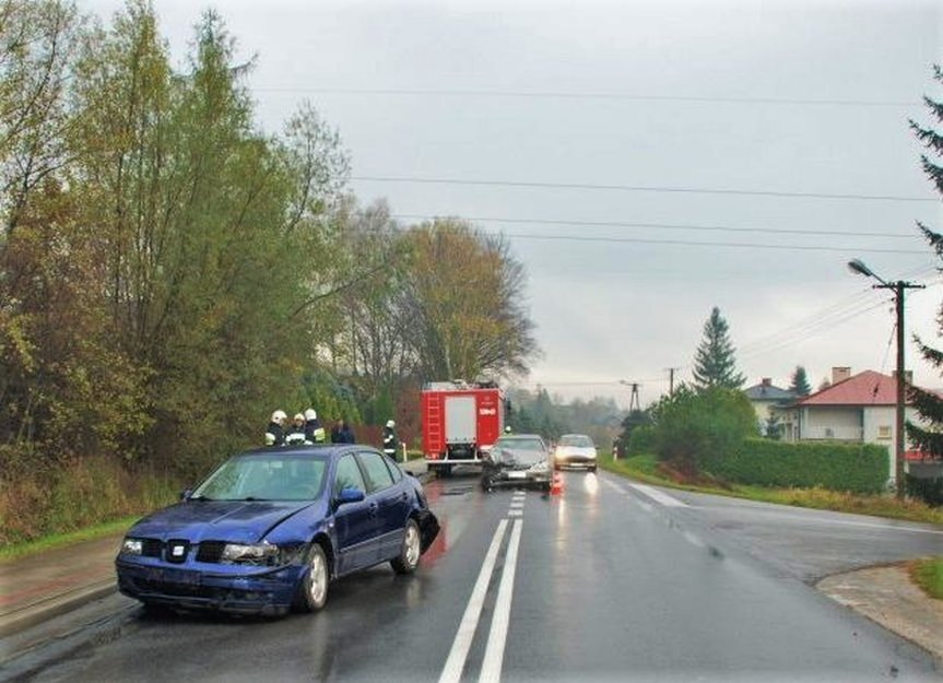 Zderzenie trzech samochodów w Łączkach Kucharskich