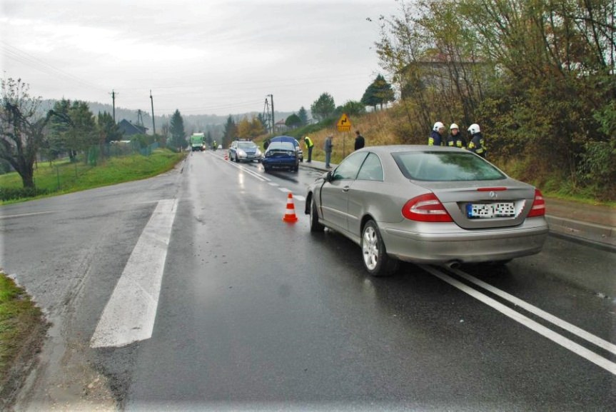 Zderzenie trzech samochodów w Łączkach Kucharskich