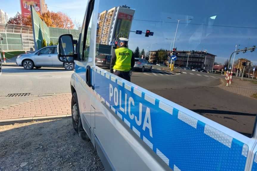 18-latka bez prawa jazdy za kierownicą toyoty