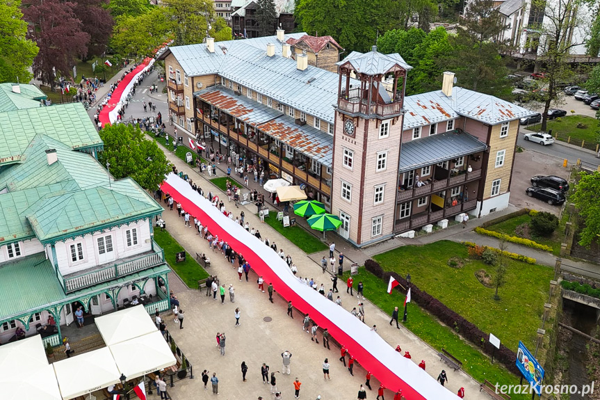 210-metrowa flaga po raz pierwszy na ulicach Iwonicza-Zdroju
