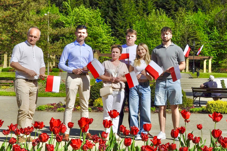 250 flag trafiło do mieszkańców i kuracjuszy