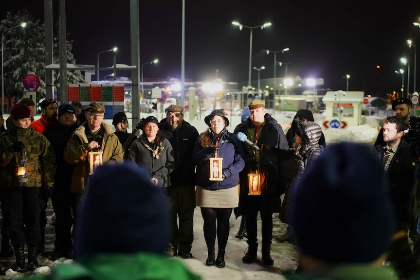 Betlejemskie Światło Pokoju przekazane na przejściu granicznym w Medyce